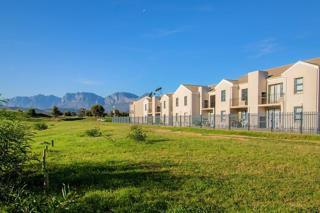 2 Bedroom Property for Sale in Fairview Golf Estate Western Cape